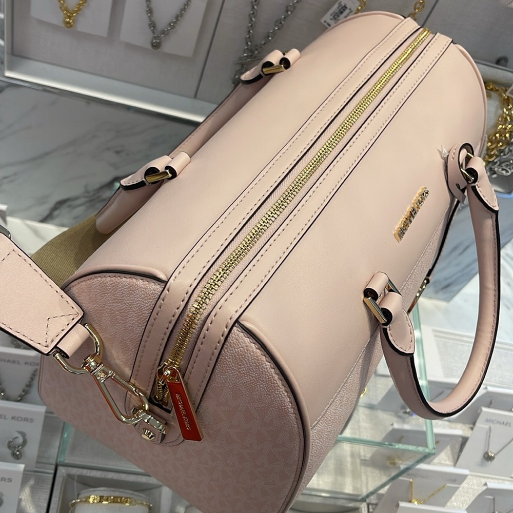 Michael Kors med Duffle Satchel Crossbody Bag Travel
Light Powder Blush
NWT - Picture 7 of 16